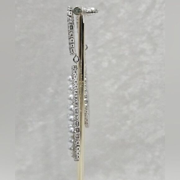 NEW, Bold and sparkly dangle earrings. - Picture 4 of 6